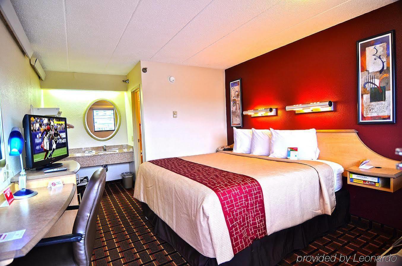 Red Roof Inn Cincinnati Northeast - Blue Ash Εξωτερικό φωτογραφία
